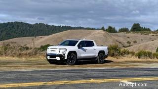 2025 GMC Sierra EV Denali 리뷰:파워, 다재다능함, 460마일 범위 