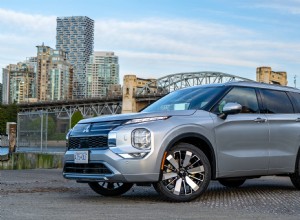 2026년 미쓰비시 아웃랜더 리뷰:도시 가족을 위한 고급스럽고 실용적인 3열 SUV 