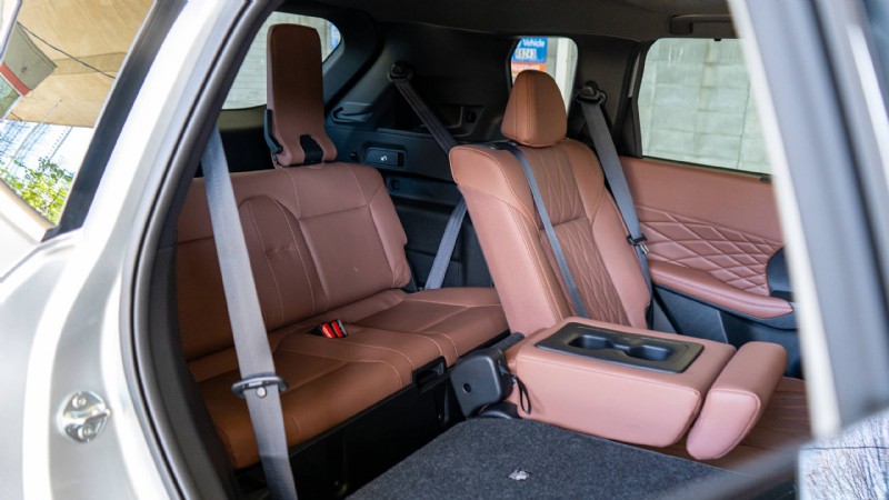 2026년 미쓰비시 아웃랜더 리뷰:도시 가족을 위한 고급스럽고 실용적인 3열 SUV 