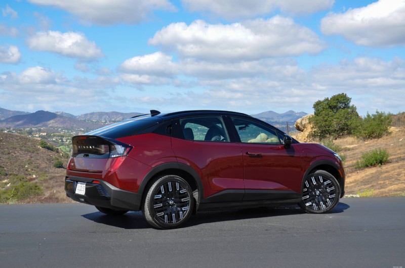 2026 Nissan LEAF vs Fiat 500e:전문가 EV 비교 및 리뷰