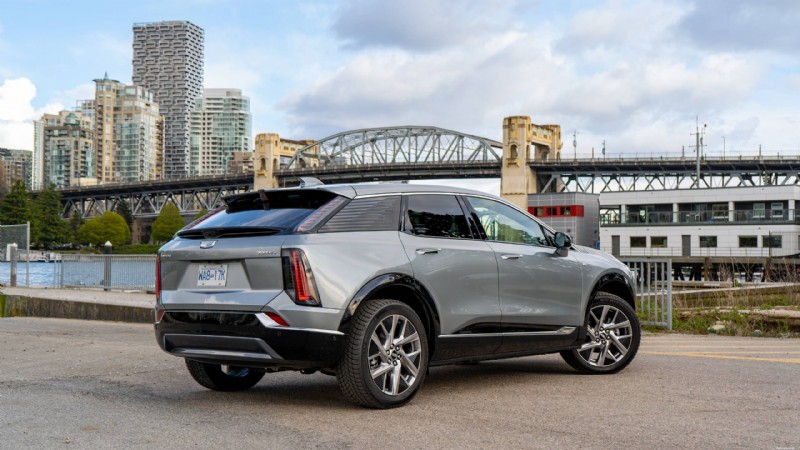2026년 Cadillac Optiq 리뷰:스타일, 편안함, 최첨단 기술을 제공하는 럭셔리 컴팩트 EV 