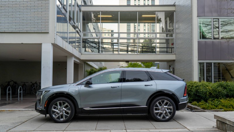 2026년 Cadillac Optiq 리뷰:스타일, 편안함, 최첨단 기술을 제공하는 럭셔리 컴팩트 EV 