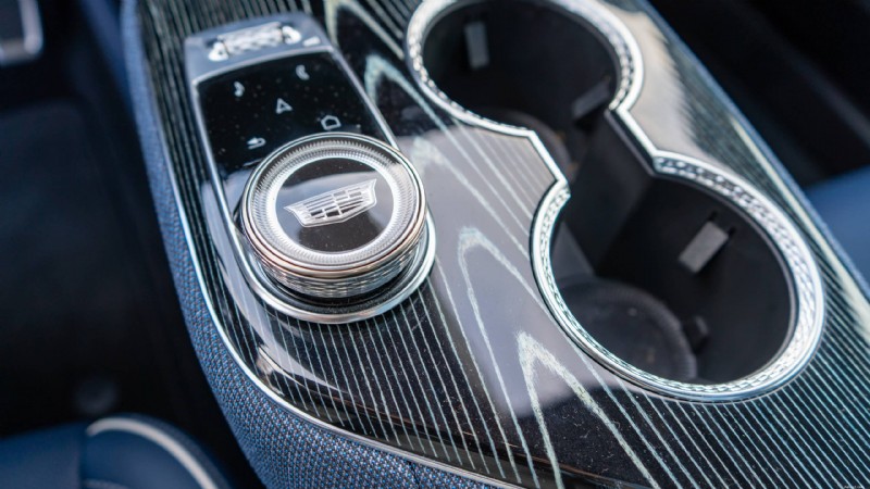 2026년 Cadillac Optiq 리뷰:스타일, 편안함, 최첨단 기술을 제공하는 럭셔리 컴팩트 EV 
