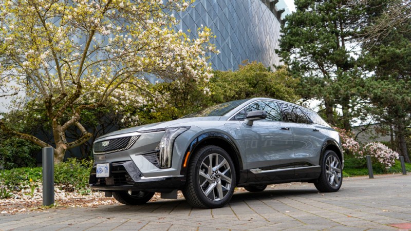 2026년 Cadillac Optiq 리뷰:스타일, 편안함, 최첨단 기술을 제공하는 럭셔리 컴팩트 EV 