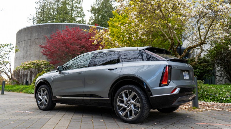 2026년 Cadillac Optiq 리뷰:스타일, 편안함, 최첨단 기술을 제공하는 럭셔리 컴팩트 EV 
