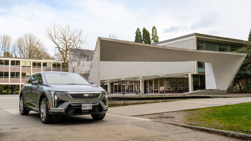 2026년 Cadillac Optiq 리뷰:스타일, 편안함, 최첨단 기술을 제공하는 럭셔리 컴팩트 EV 