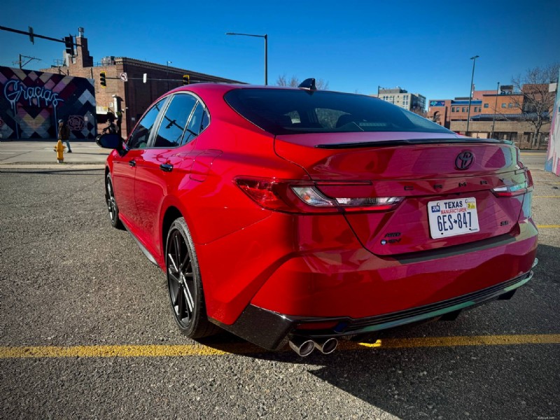 2026 Toyota Camry Nightshade:프리미어 패밀리 세단