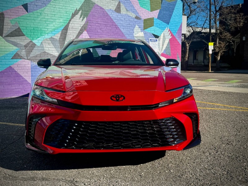 2026 Toyota Camry Nightshade:프리미어 패밀리 세단