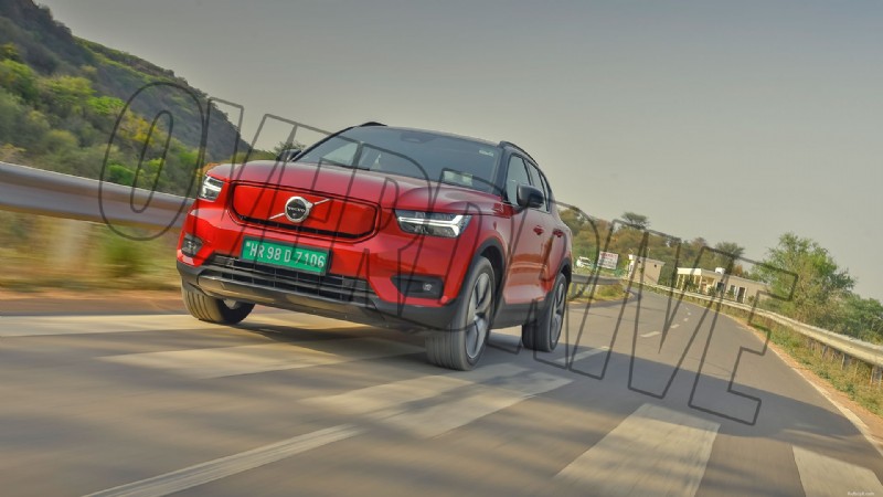 2022 볼보 XC40 재충전 표준 - 외부 개요 