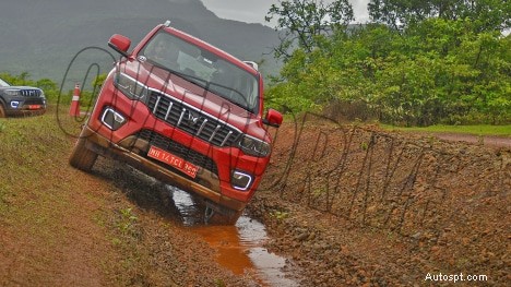Mahindra Scorpio-N 2022 Z8L 가솔린 – 6단 수동, 매끄러운 외관 
