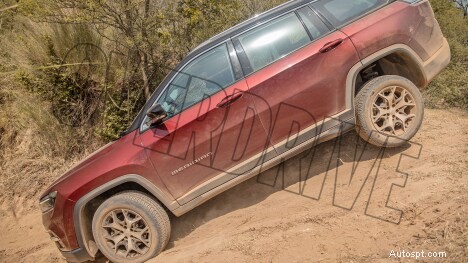 Jeep Meridian 2022 Limited 외관 살펴보기 - 프리미엄 디자인 및 견고한 성능 