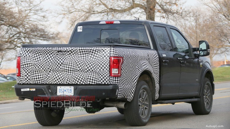 Ford F‑150 프로토타입은 Land Rover Turbo‑Diesel V6 엔진으로 구동됩니다. 
