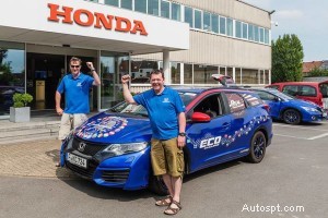 Honda Civic은 단 £459의 디젤 연료로 8,387마일을 주행하여 새로운 연비 기록을 세웠습니다.
