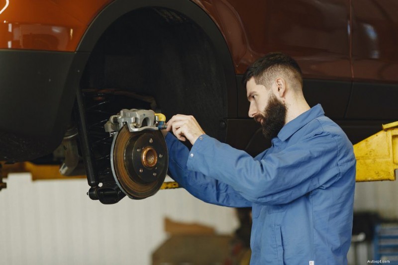 최고의 브레이크 및 로터 관리:C&S Auto Repair의 전문가 팁 