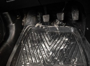자동차 내부의 소금 얼룩을 제거하는 효과적인 방법 