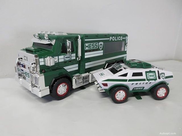Hess 트럭이 휴일 아이콘이 된 방법:계절 배송의 유산 
