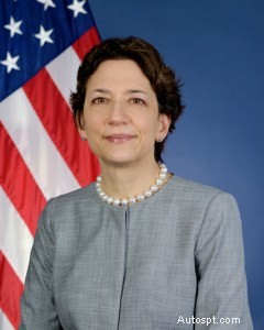 Polly Trottenberg 부장관은 인프라 투자 및 고용법의 영향을 설명합니다. 