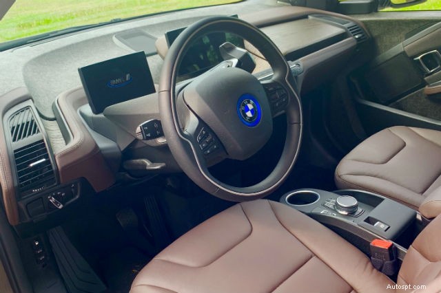 BMW i3s 리뷰:도로 위의 전기적 성능과 럭셔리함 