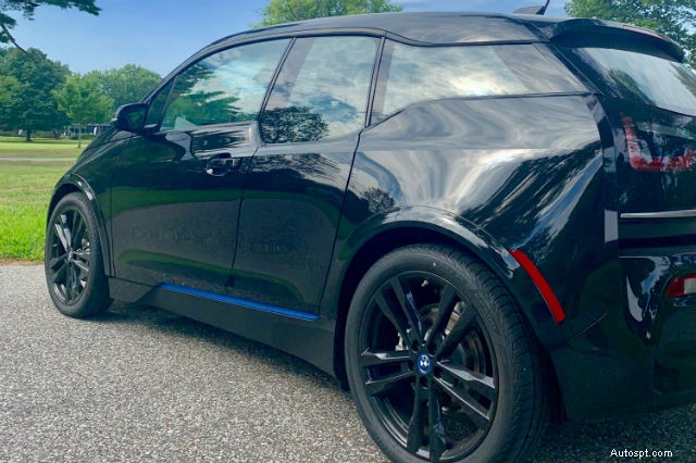 BMW i3s 리뷰:도로 위의 전기적 성능과 럭셔리함 