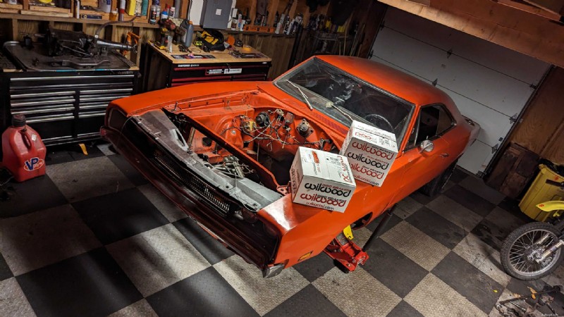 69년형 Dodge Charger 업그레이드:볼트인 서스펜션 교체부터 주요 제작 프로젝트까지 