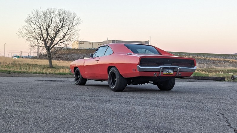 1969년형 Dodge Charger의 변신:성공적인 Heidts 4링크 리어 서스펜션 업그레이드 
