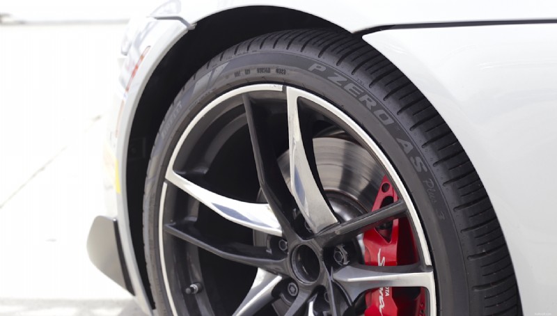 Pirelli P Zero AS Plus 3 리뷰:성능과 신뢰성을 제공하는 올시즌 타이어 