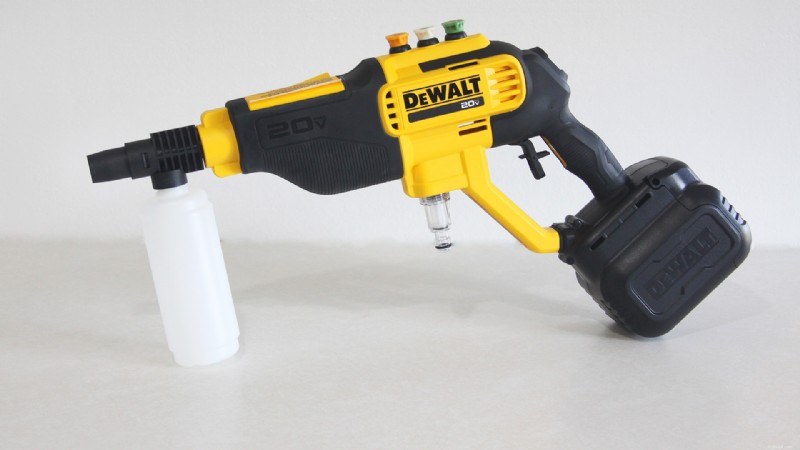 DeWalt 20V MAX 무선 전원 클리너 리뷰:얼룩 없는 청소를 위한 550PSI 