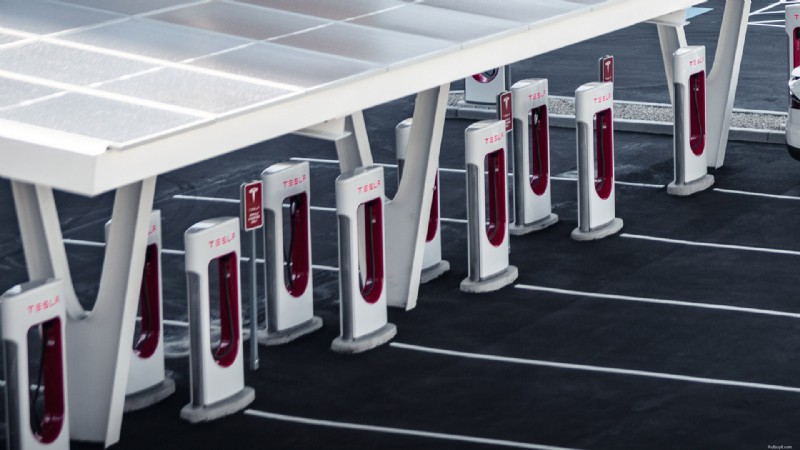 Tesla의 NACS EV 충전 시스템으로 전환하는 자동차 제조업체의 전체 목록(업데이트됨) 