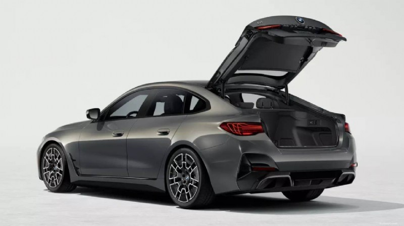 BMW i4 유지 관리 비용 및 신뢰성:가스 및 EV 라이벌과의 비교 검토